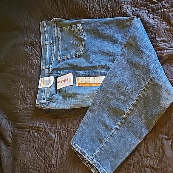 Mens relaxed fit wranglers 42x 30 - Picture 1 of 8